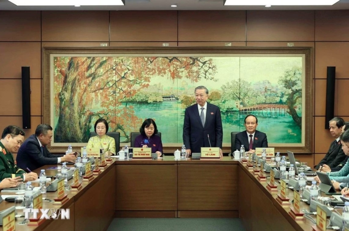 Amendments to Constitution must follow legal procedures, reflect public opinion